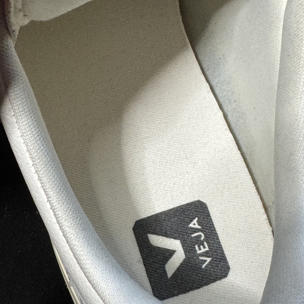 Veja Campo Low Top Leather Sneakers mens 7 women's 9 - Picture 4 of 6